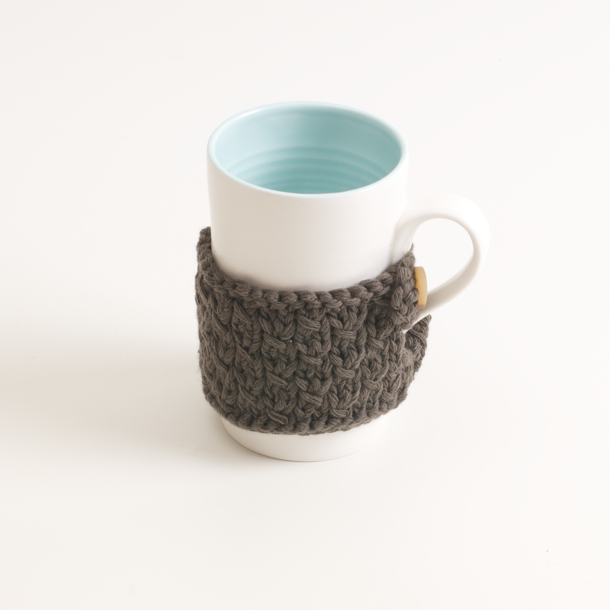 Manufactured mug with cosy Linda Bloomfield