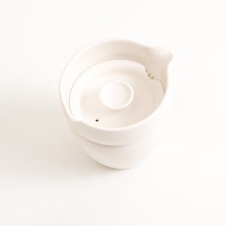 handmade porcelain- tableware- tea- taiwan- little teapot- tea leaves