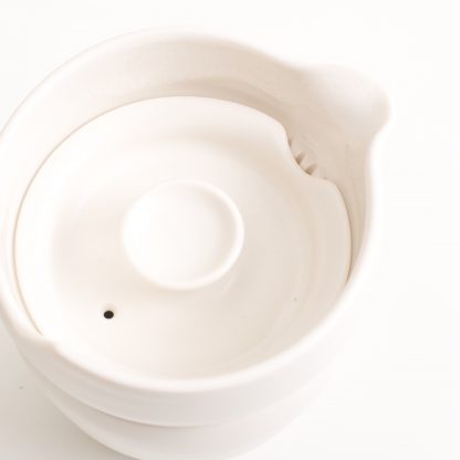 handmade porcelain- little teapot- gaiwan- tea leaves