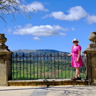One of the best parts of travelling to teach glaze workshops is the opportunity to have a holiday afterwards. This was my fourth year teaching in Malaga and staying at Carihuela beach. Thank you @eltallerdeceramica.artcentre , I’m looking forward to coming back.

We took a three hour bus journey through the mountains to Ronda, which has an amazing bridge crossing a ravine. It was also the location of the bull ring in the Seven Dials mystery.