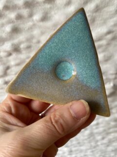 Glaze tests from our workshop @eltallerdeceramica.artcentre , some of them containing rutile