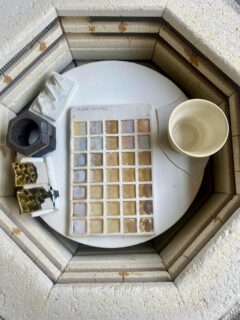 Some interesting results from our Currie grids, including some chrome-tin pinks, one using discarded lab glass 🧪 🧫 and a dolomite crystalline glaze fired to cone 10.

Thank you for having me to teach @christina_schou_christensen @experimental.glazes @glassandceramics_kglakademi 

I enjoyed the Danish hotdog barbecue 🌭🇩🇰