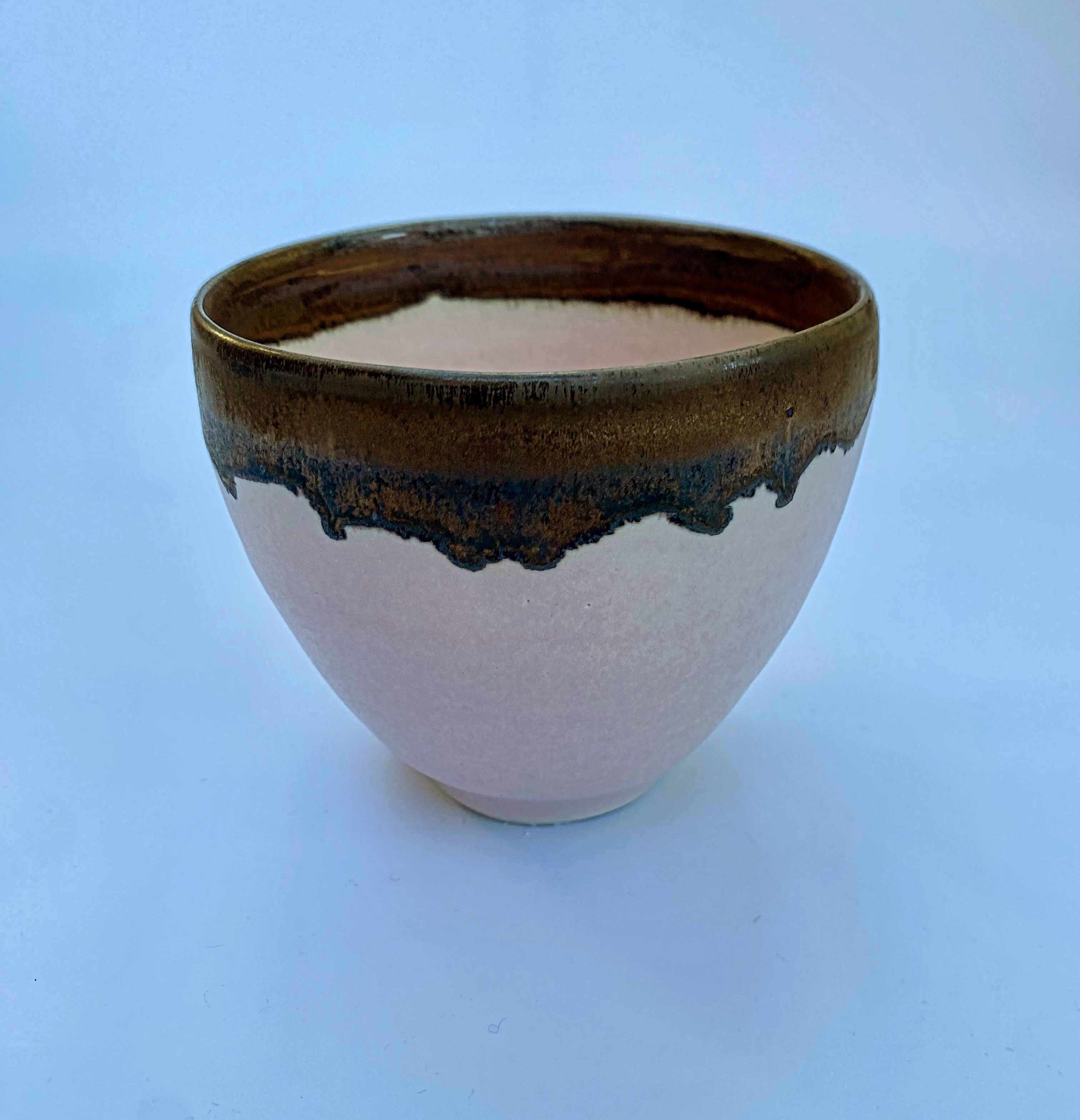 Pink matt porcelain bowl with bronze rim