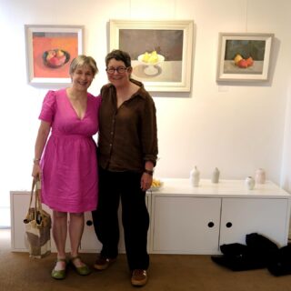 We had a lovely evening at @sarahwisemangallery in Oxford looking at @sarahspackmanartist ‘s beautiful paintings (with some of my pots to accompany them)

The exhibition continues until 23 May and Sarah Spackman will demonstrate in the gallery on 16 May

Photo by @drhenryb
