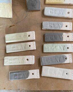 More glaze tests from the weekend workshop @clay_at_thefarnhampottery including crawl glazes, a calcium matt glaze and a magnesium crystalline matt glaze. The porcelain and stoneware glaze tests were fired to 1255°C in an electric kiln.