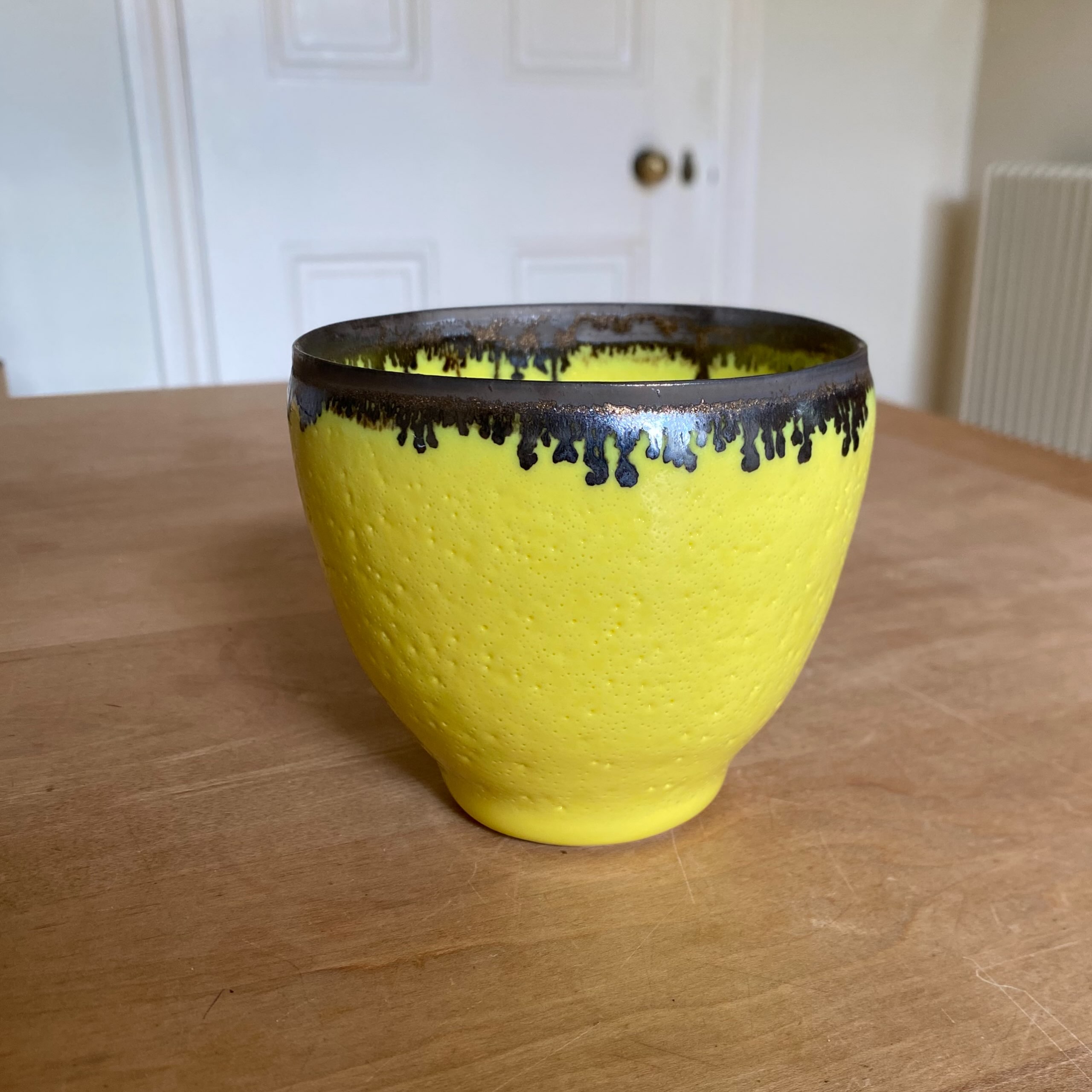 Another glaze test of bronze, this time with a yellow glaze. The bronze glaze is made from manganese, copper oxide and clay. It reacts with each underlying glaze differently during firing, sometimes with multiple dendrites like mocha diffusion or dendritic agate; other times there are drips that can run all the way down the sides of pot.

I made these as part of my research for my Emmanuel Cooper Glazes book. He was also inspired by Lucie Rie and I have included her glaze recipes.